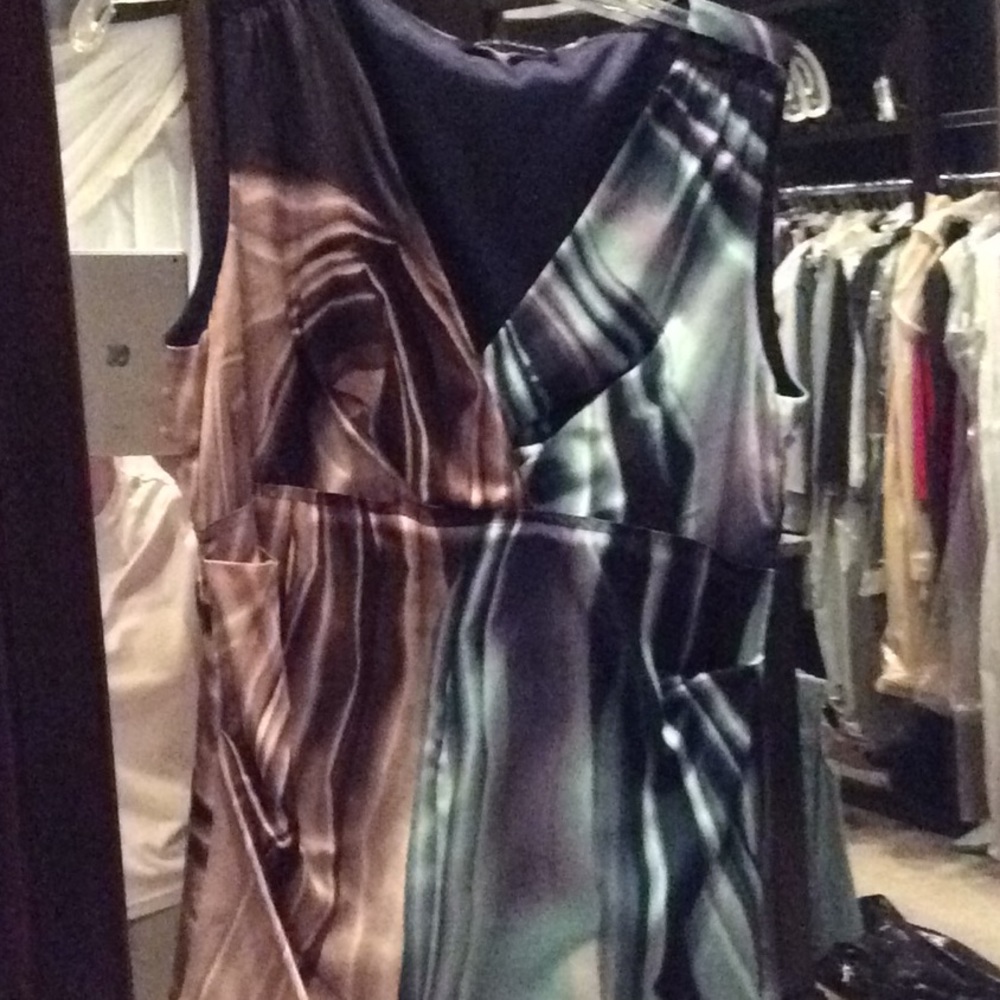 Elie Tahari brown blue Vneck top Sleeveless small, nwt